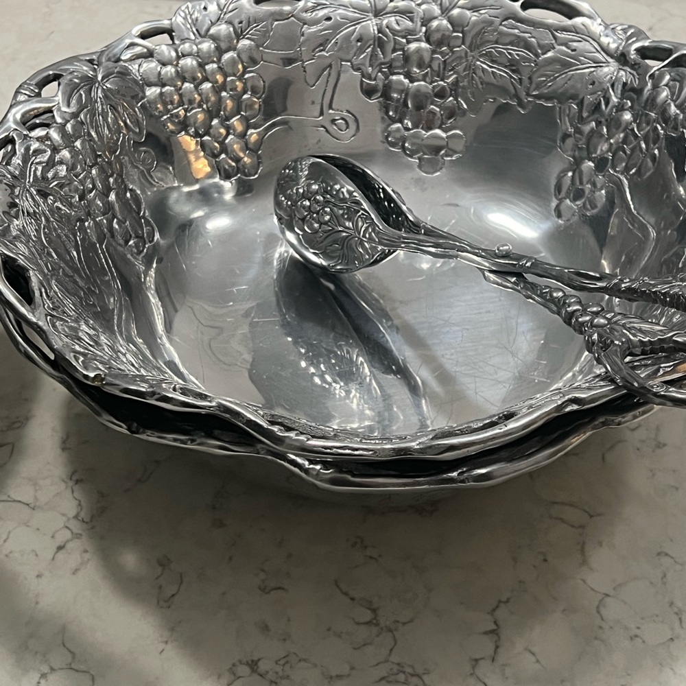 Two large bowl with 2 Spoon Arthur Court